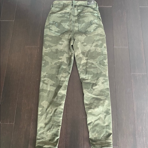 Curvy Super Hi-Rise Jegging, Camo, Distressed - Picture 6 of 8